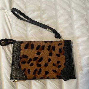 Leopard clutch